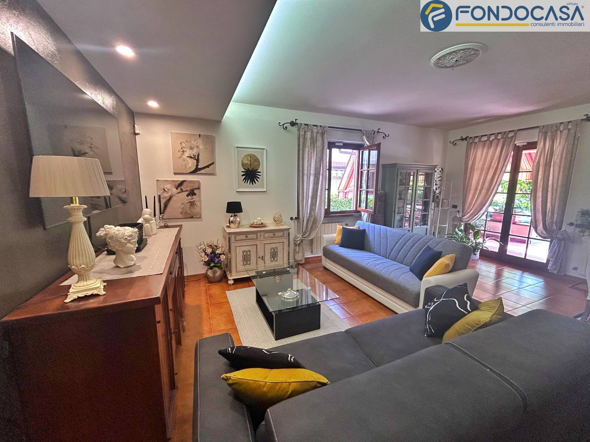 Villa trifamiliare in vendita a Pietrasanta, Crociale