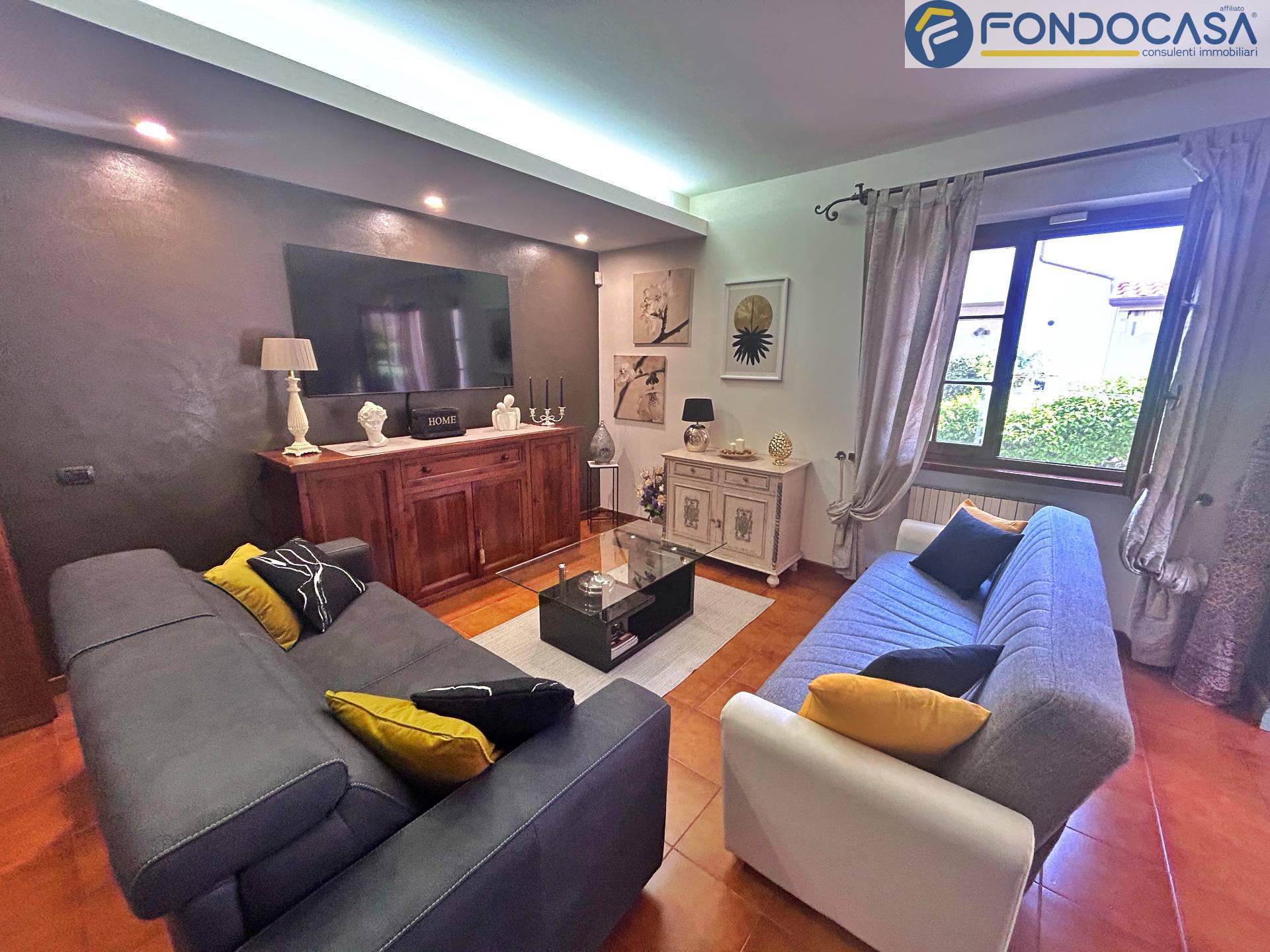 Villa trifamiliare in vendita a Pietrasanta, Crociale