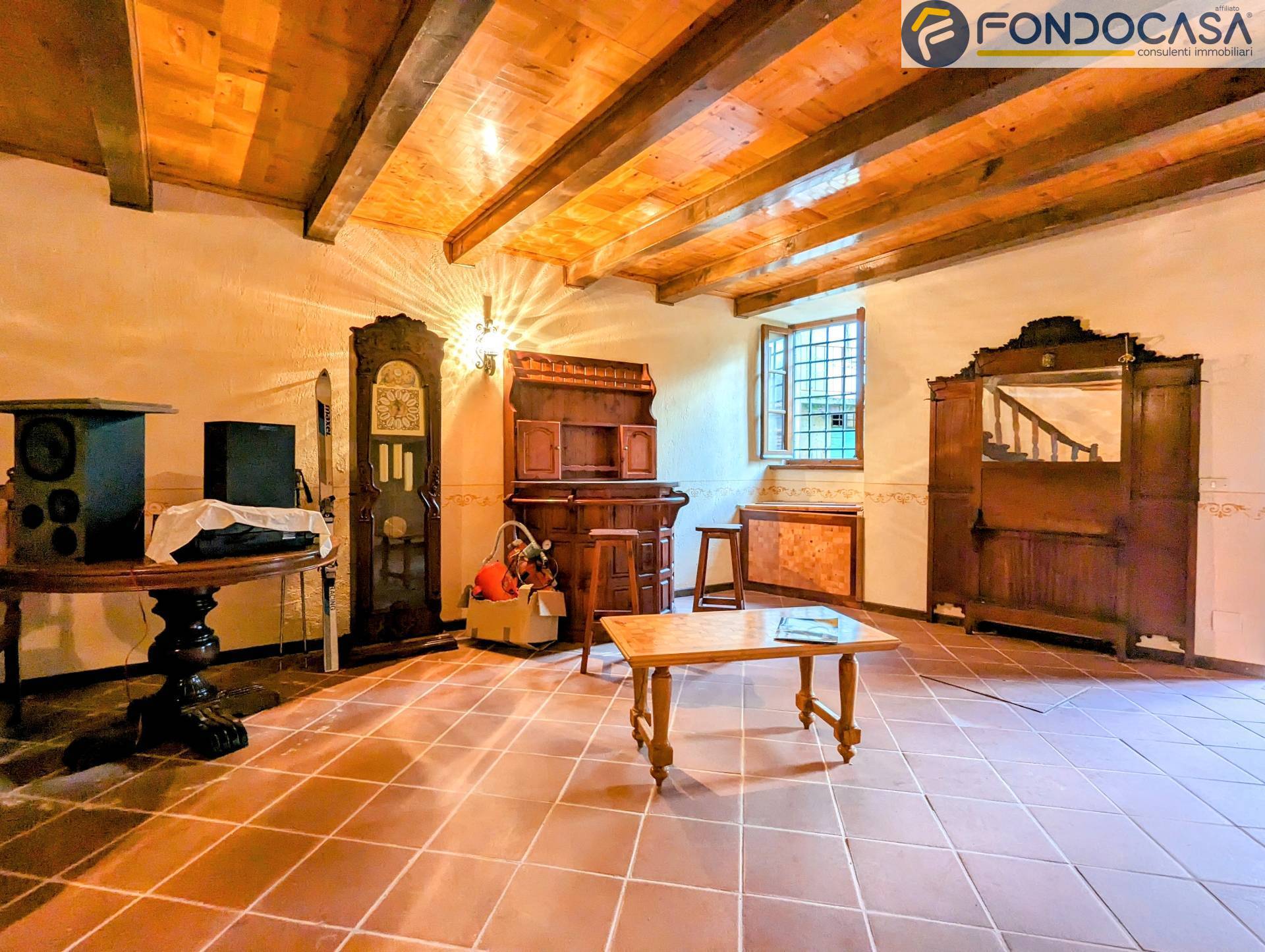 Rustico in vendita a Seravezza, Basati