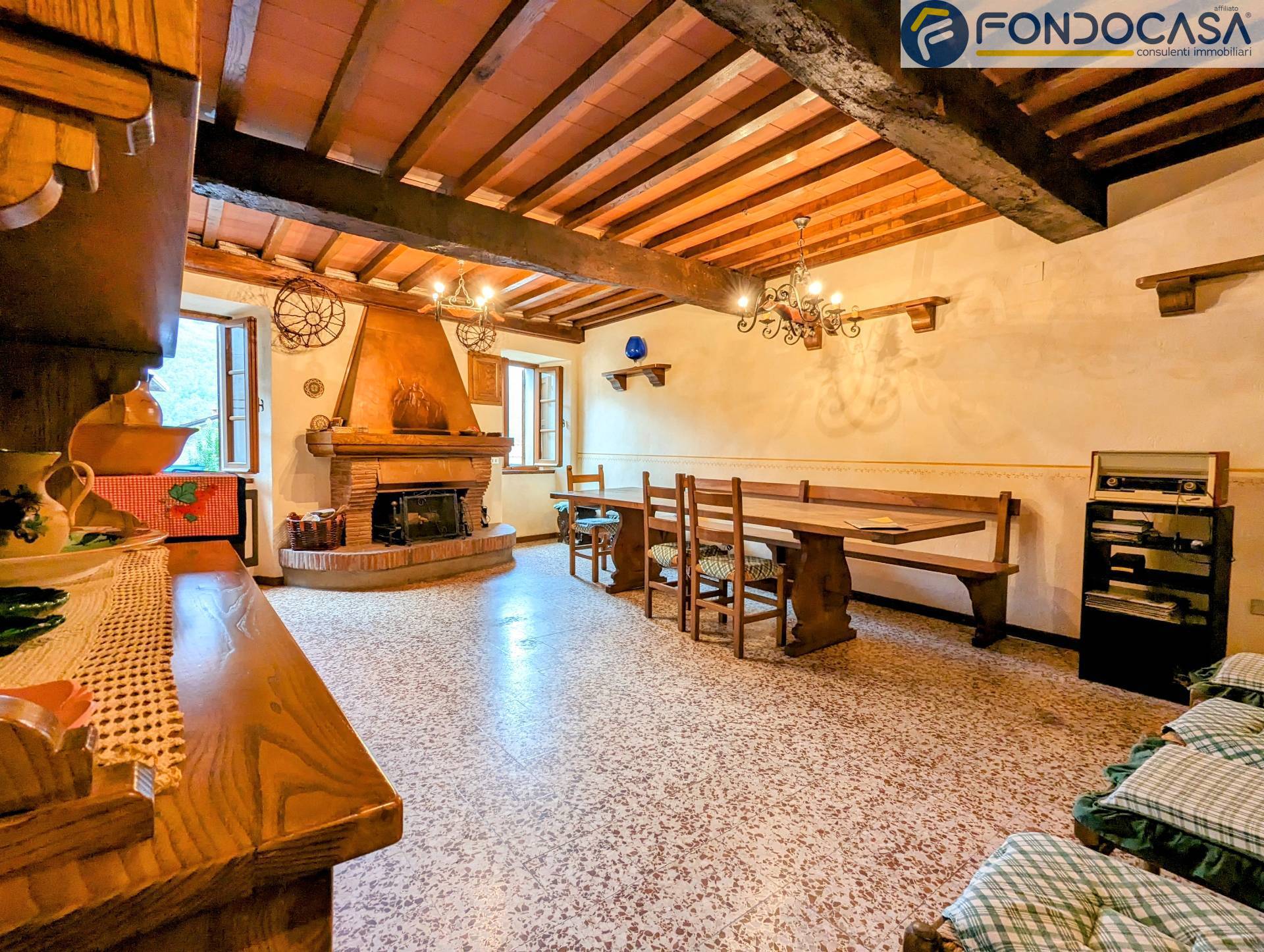 Rustico in vendita a Seravezza, Basati