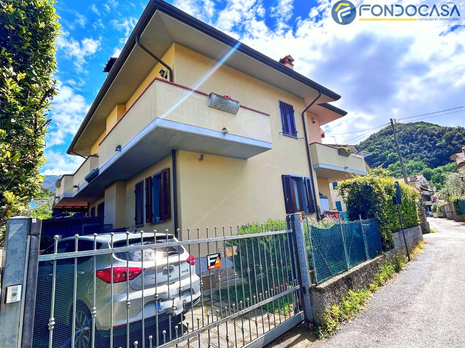 Villa bifamiliare in vendita a Montignoso