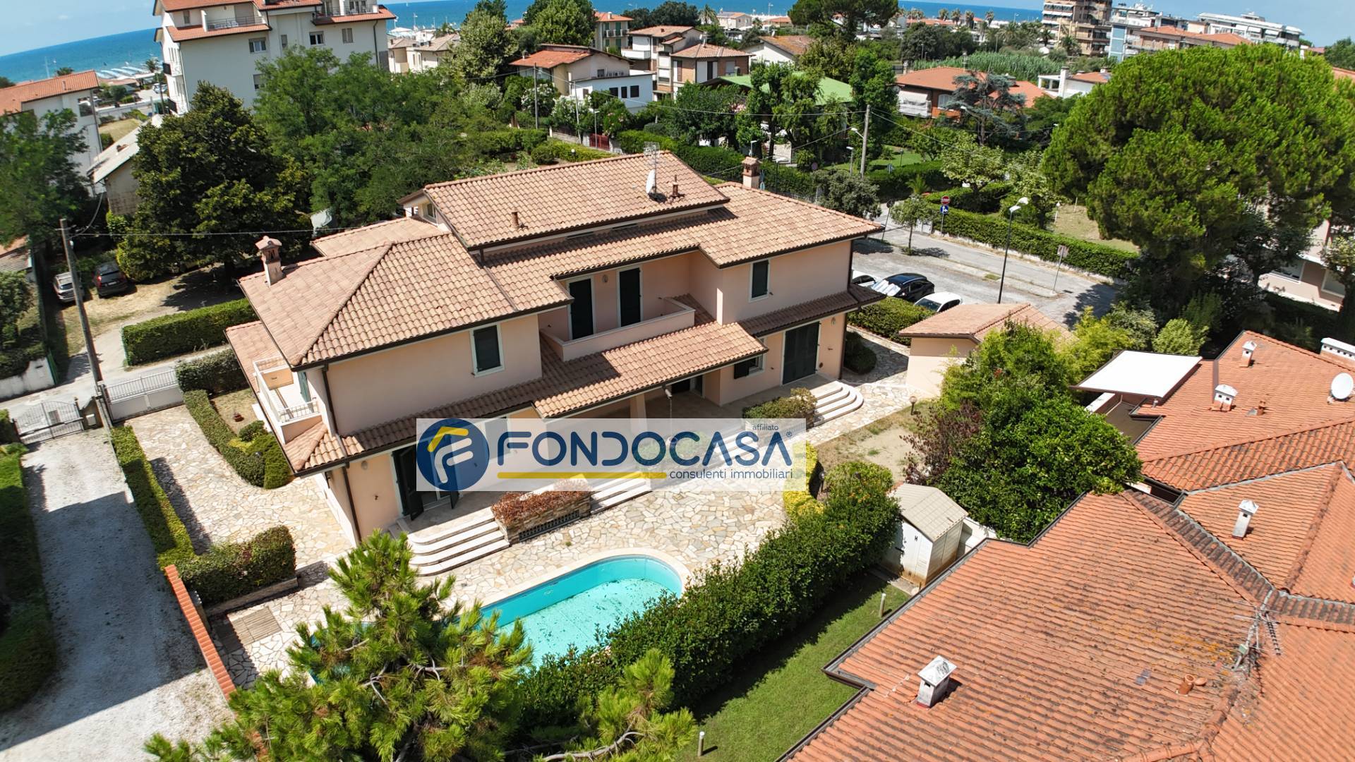 Villa in vendita a Camaiore, Lido di Camaiore