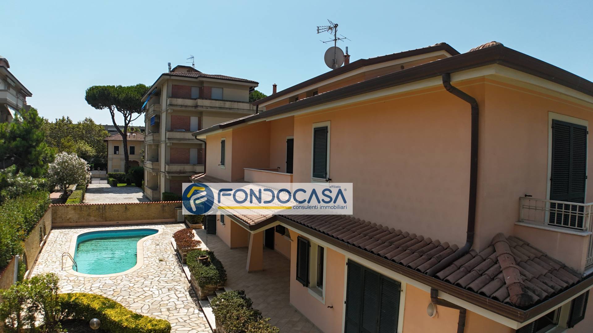 Villa in vendita a Camaiore, Lido di Camaiore