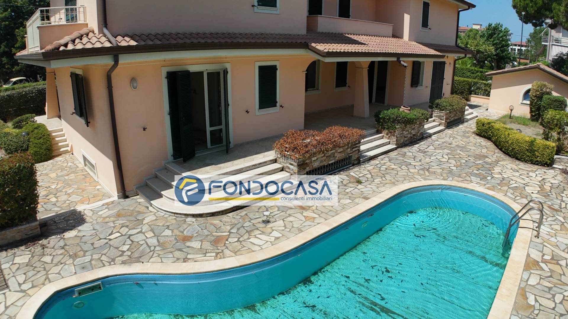 Villa in vendita a Camaiore, Lido di Camaiore