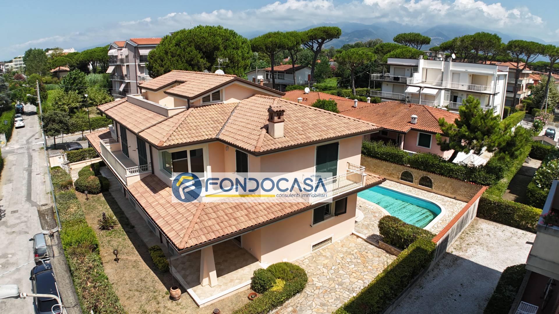 Villa in vendita a Camaiore, Lido di Camaiore
