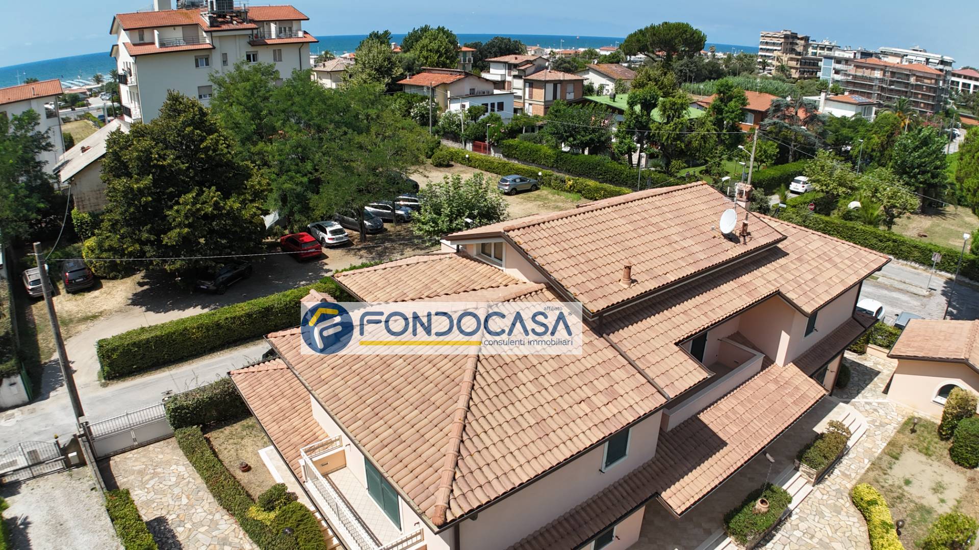 Villa in vendita a Camaiore, Lido di Camaiore