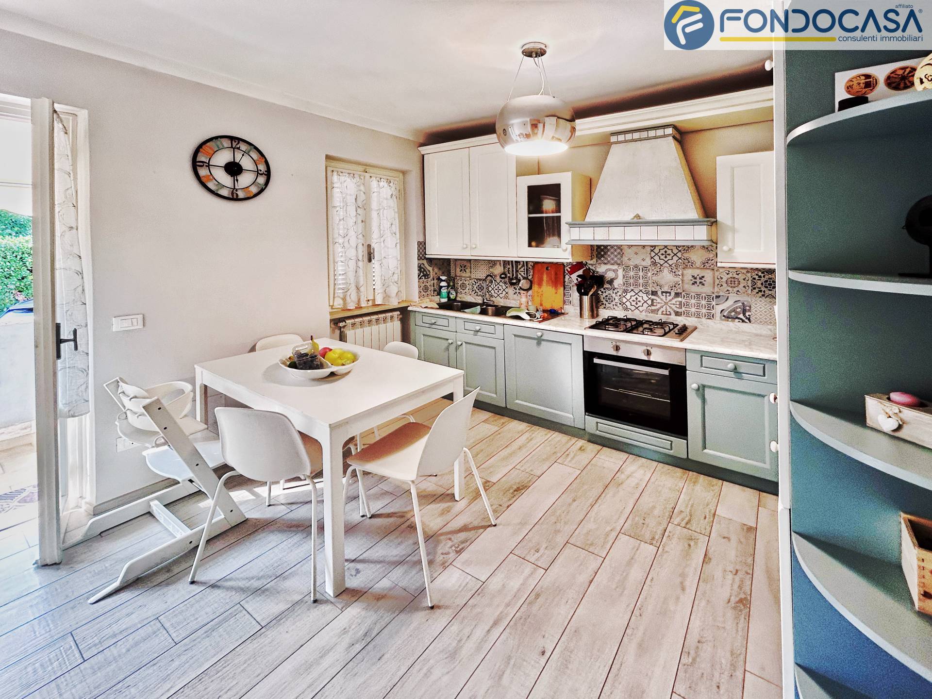 Villa trifamiliare in vendita a Seravezza, Querceta