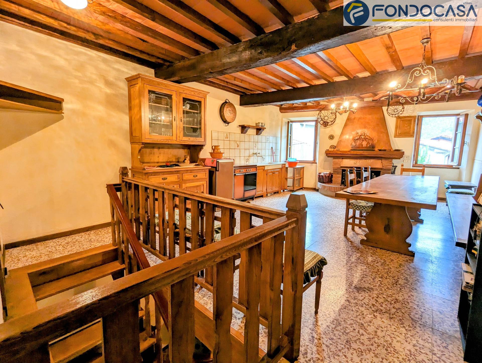 Rustico in vendita a Seravezza, Basati