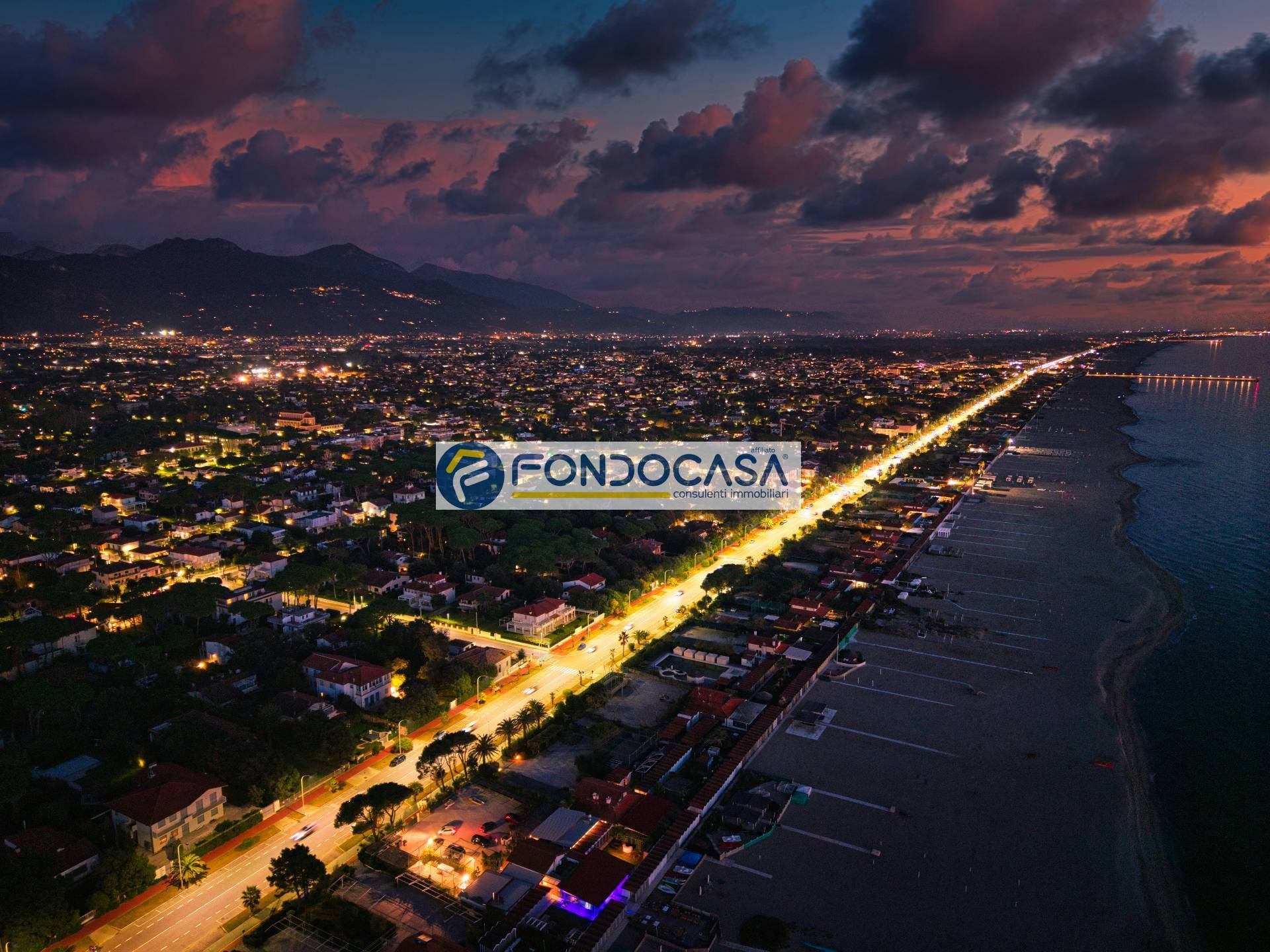 Villa quadrifamiliare in vendita a Forte dei Marmi