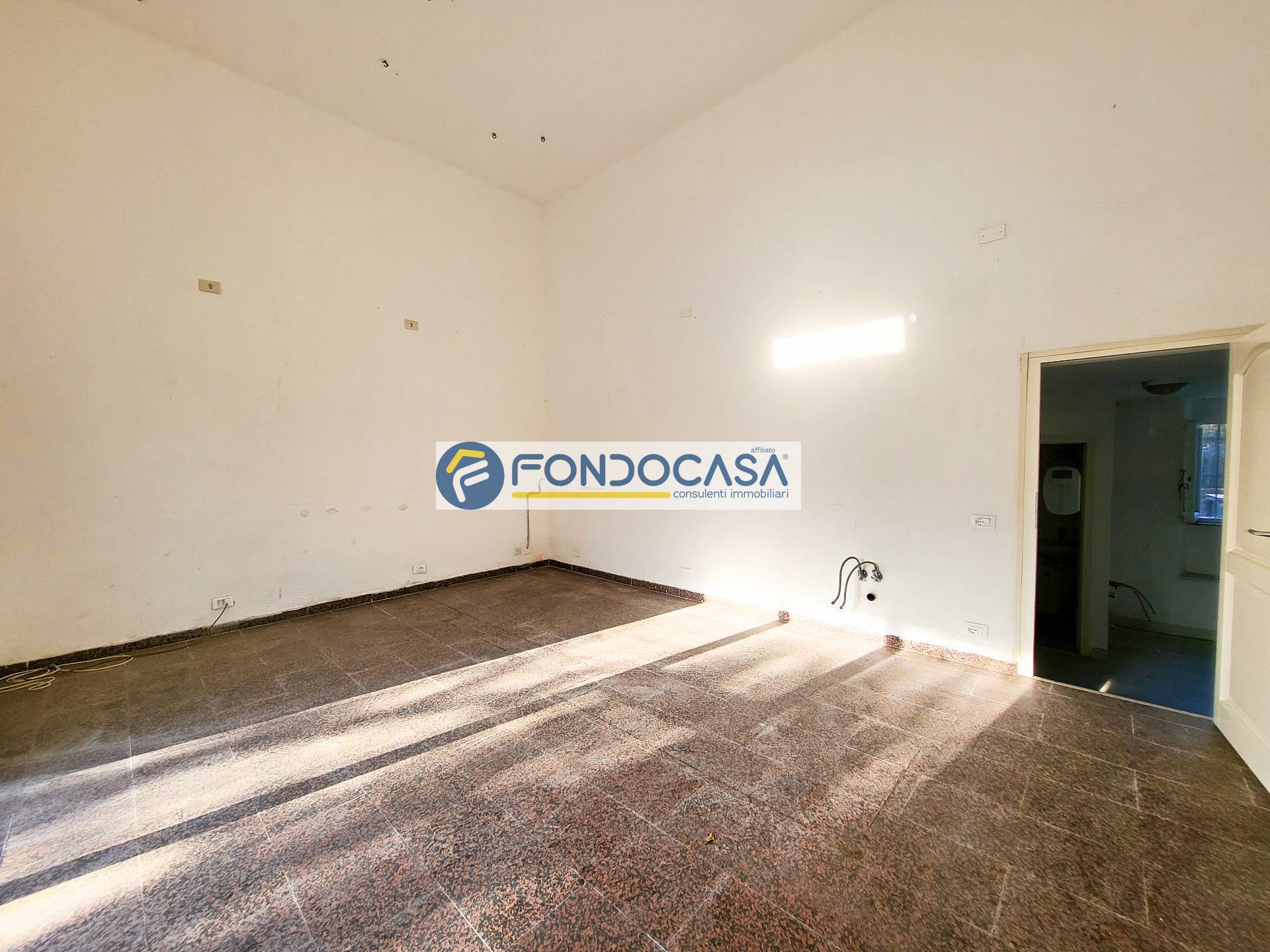 Locale commerciale in vendita a Pietrasanta, Marina di Pietrasanta