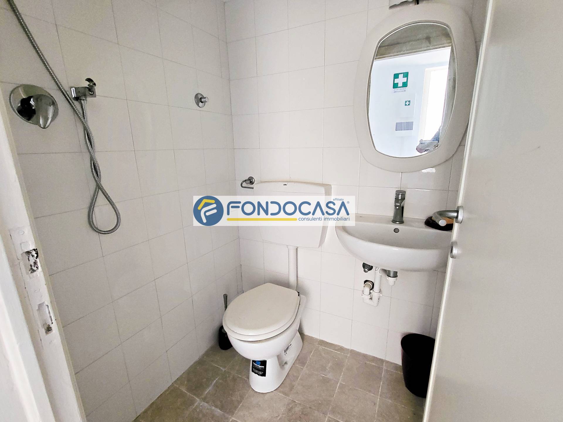 Locale commerciale in vendita a Pietrasanta, Marina di Pietrasanta