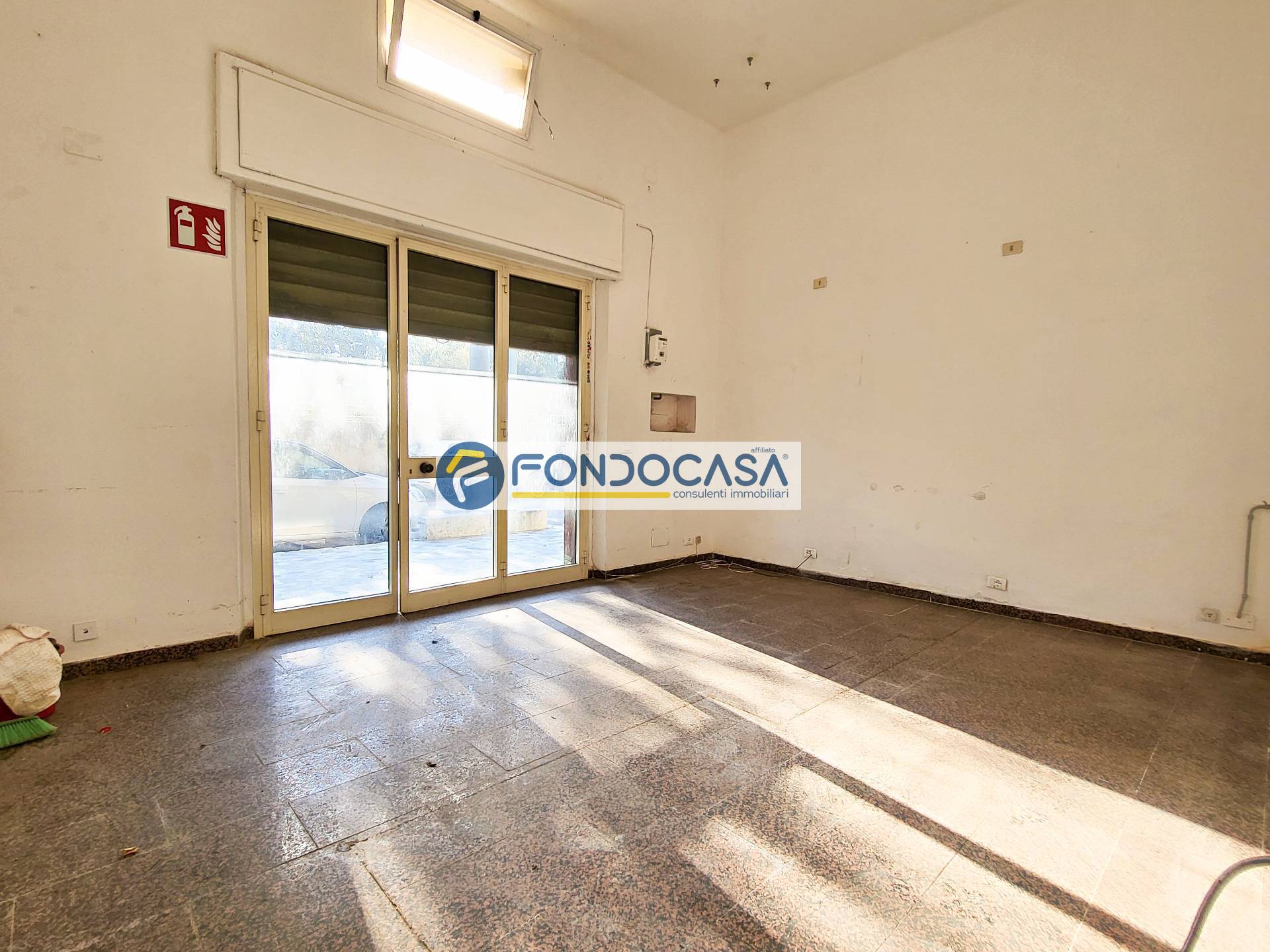 Locale commerciale in vendita a Pietrasanta, Marina di Pietrasanta