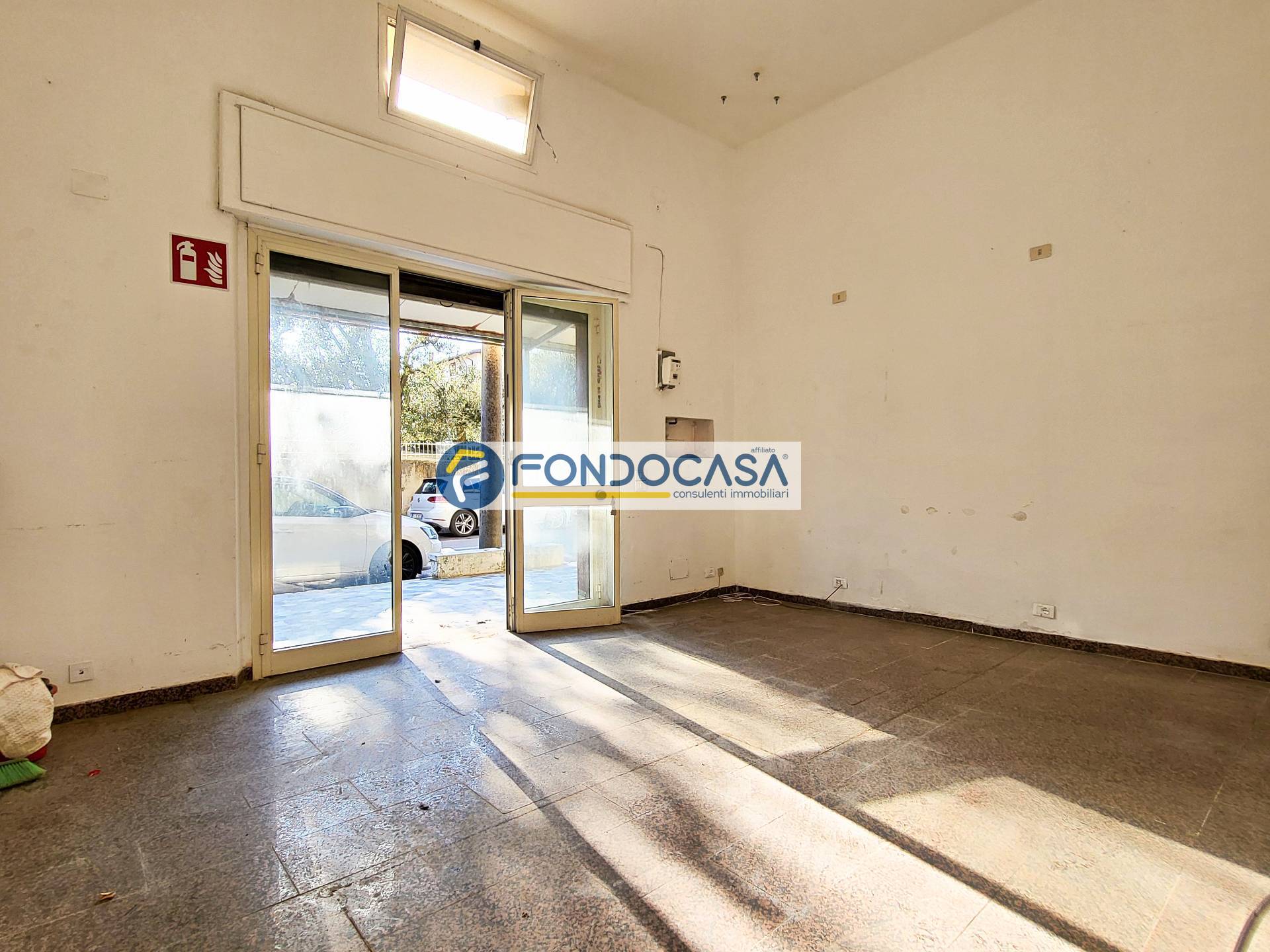 Locale commerciale in vendita a Pietrasanta, Marina di Pietrasanta