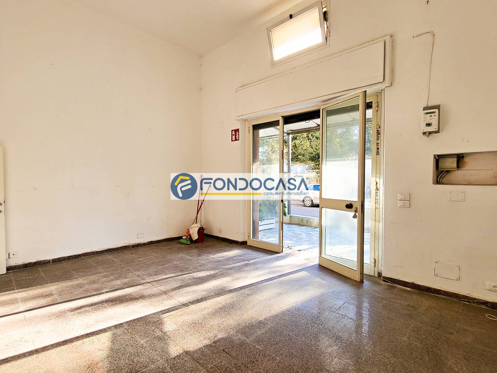 Locale commerciale in vendita a Pietrasanta, Marina di Pietrasanta