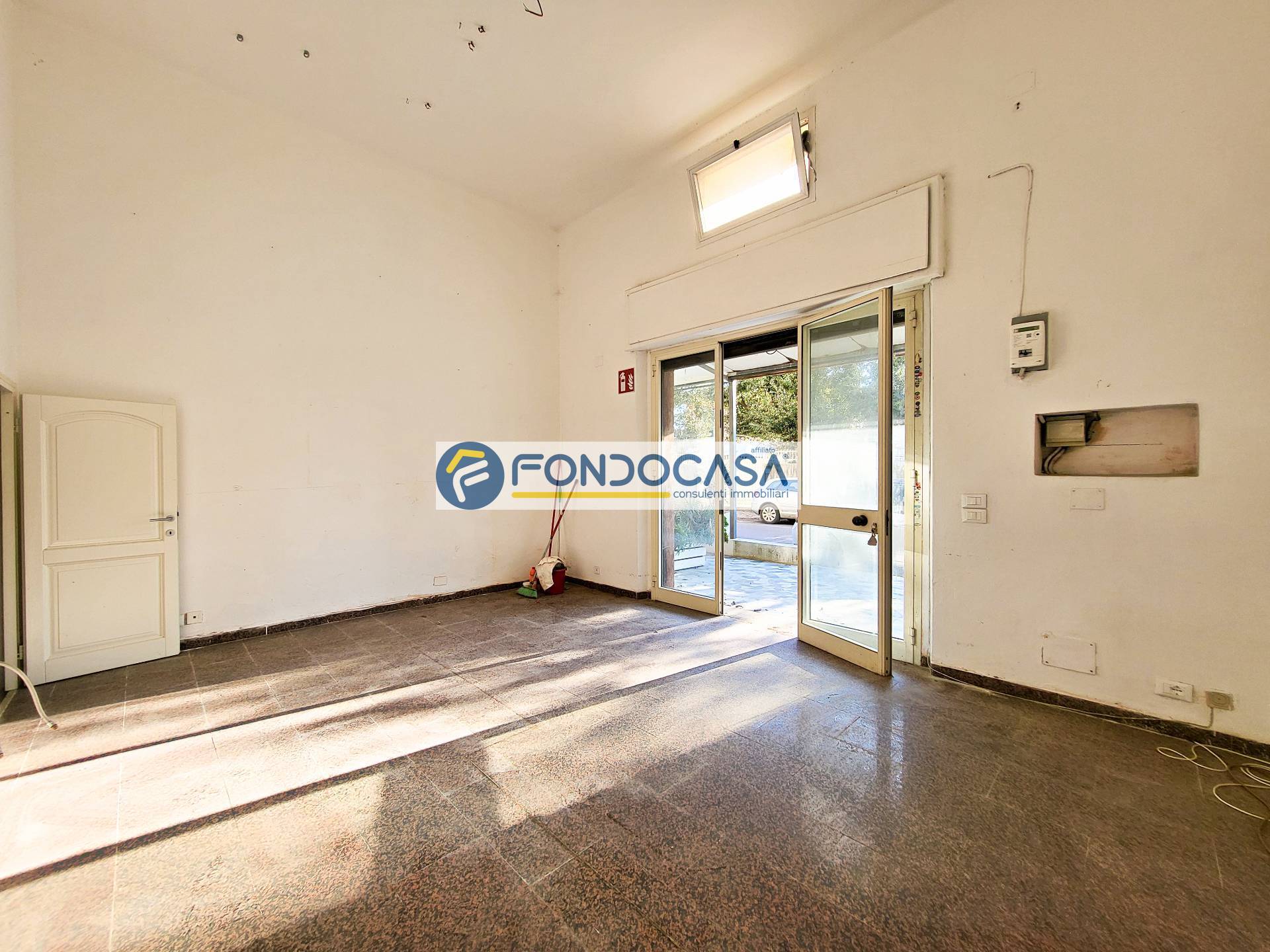 Locale commerciale in vendita a Pietrasanta, Marina di Pietrasanta