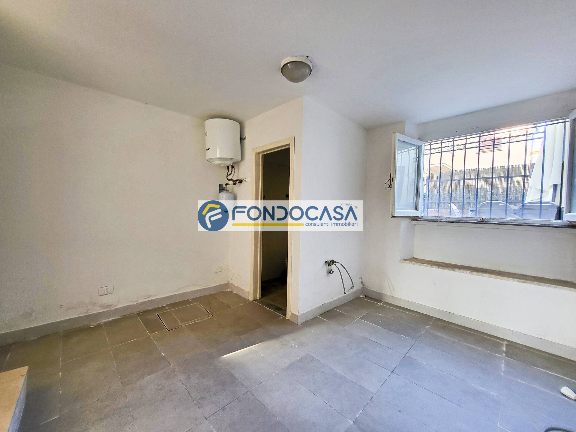 Locale commerciale in vendita a Pietrasanta, Marina di Pietrasanta