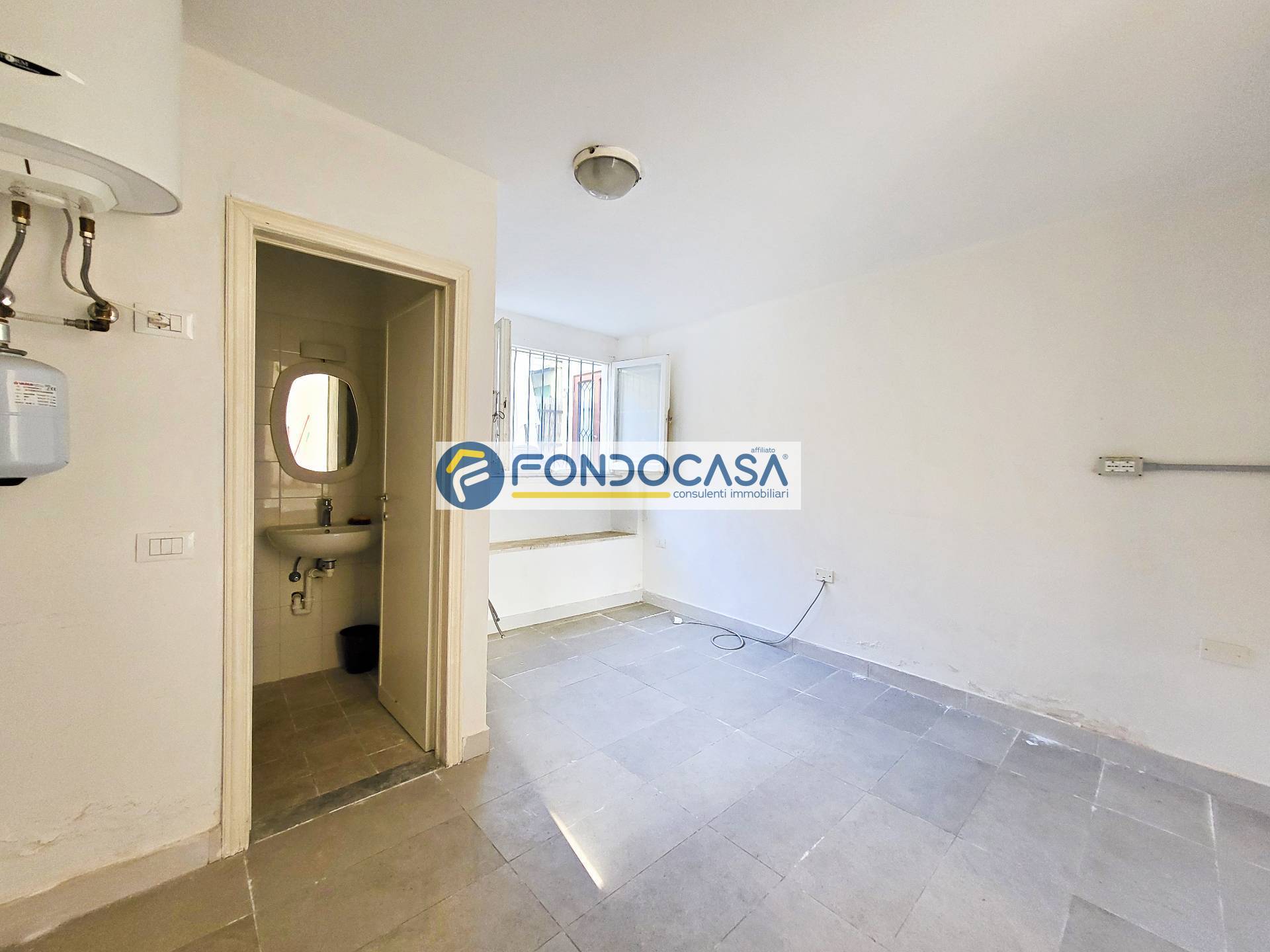 Locale commerciale in vendita a Pietrasanta, Marina di Pietrasanta