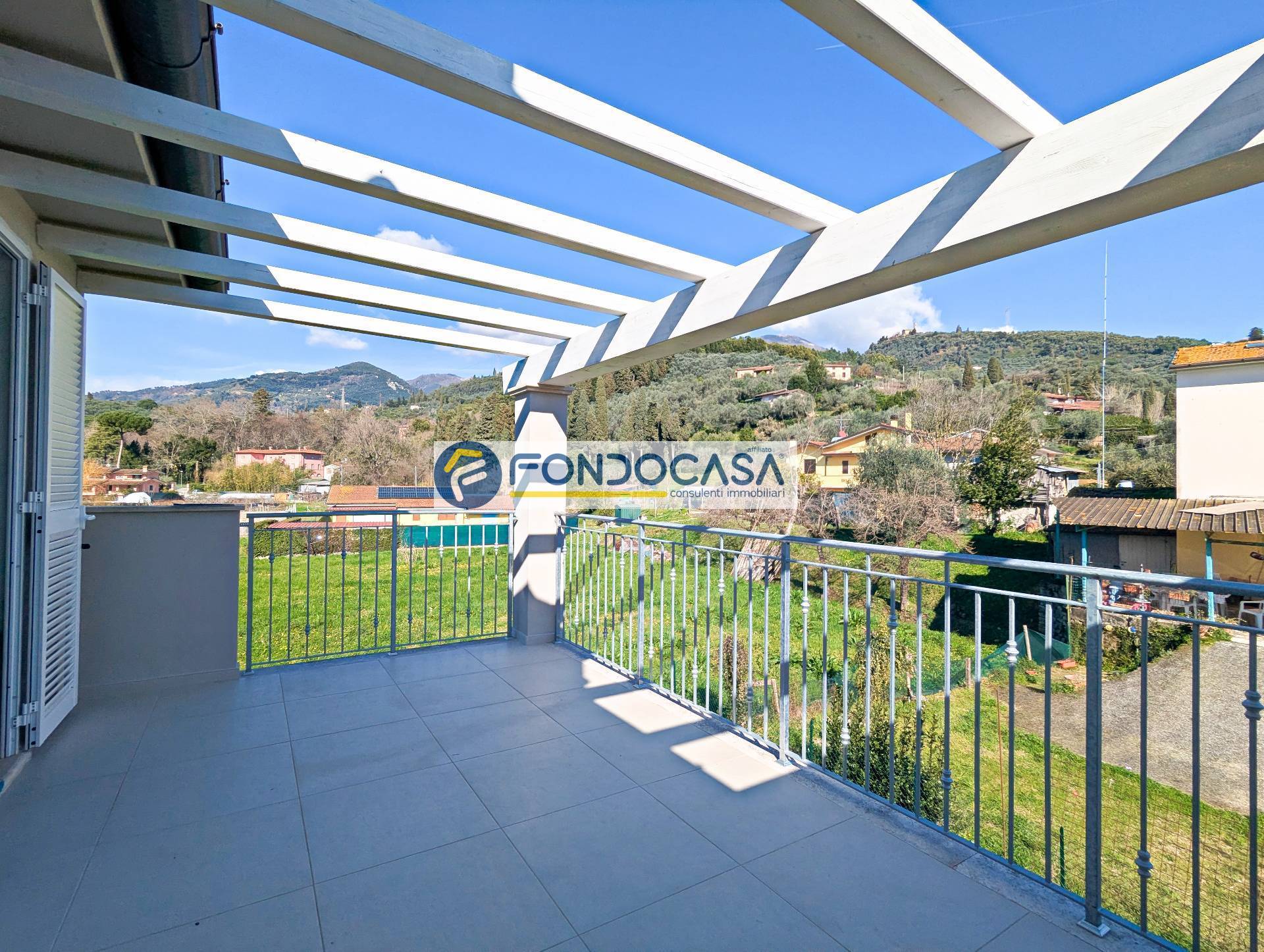 Villa quadrifamiliare in vendita a Camaiore, Capezzano Pianore