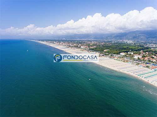 Villa quadrifamiliare in vendita a Pietrasanta, Focette