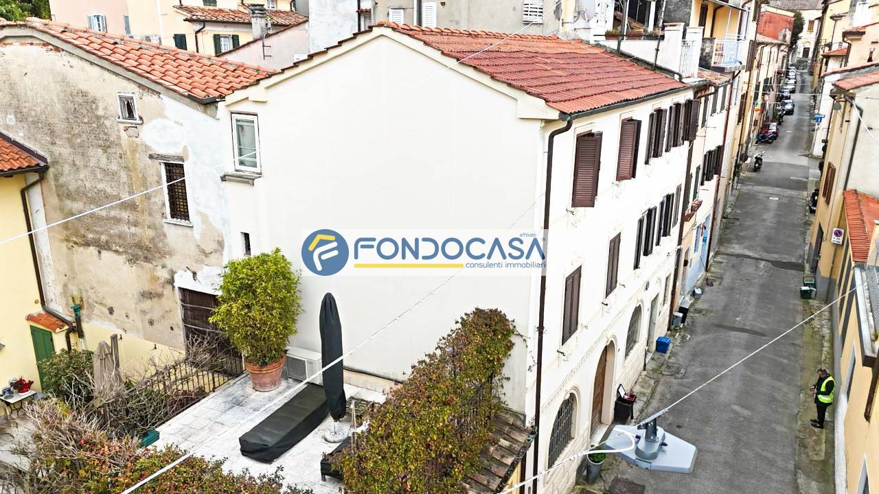 Appartamento in vendita a Pietrasanta, Centro Storico