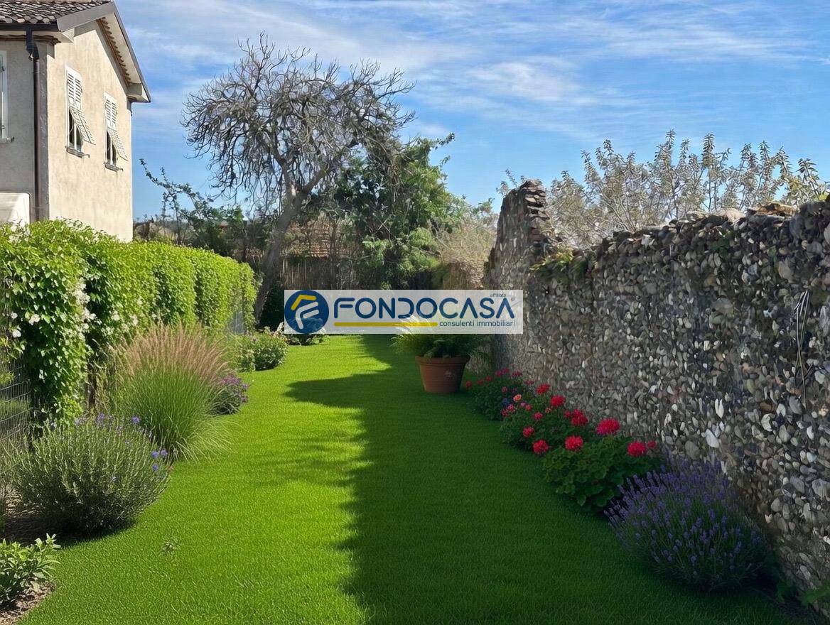 Villa trifamiliare in vendita a Pietrasanta, Crociale