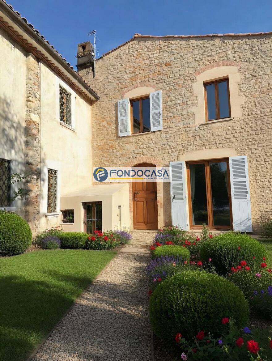 Villa trifamiliare in vendita a Pietrasanta, Crociale