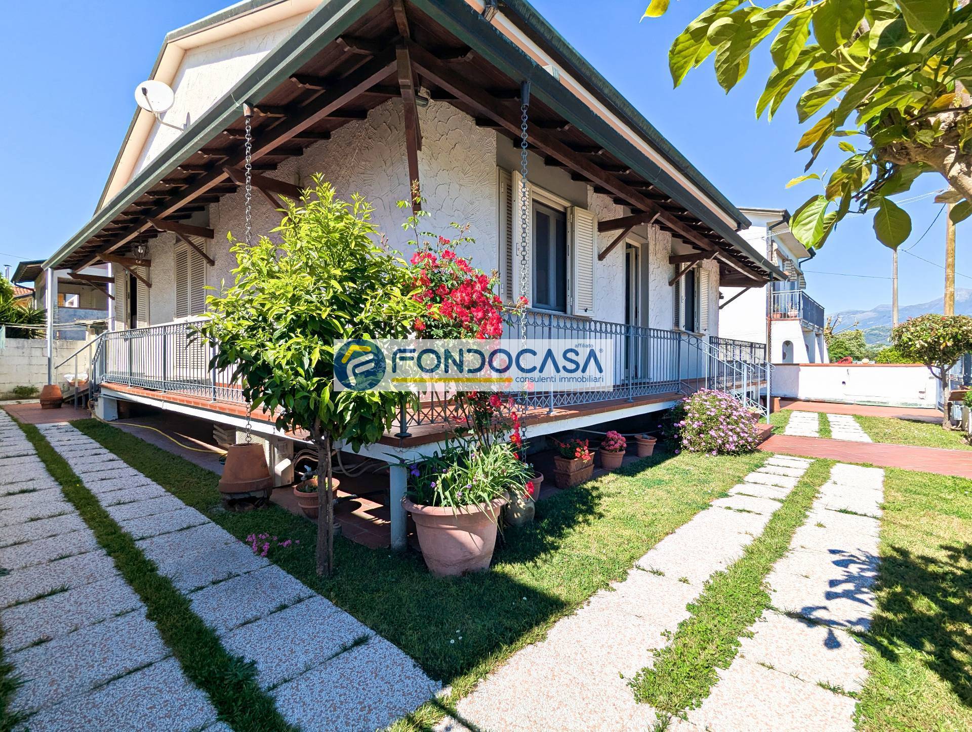 Villa in vendita a Camaiore, Lido di Camaiore