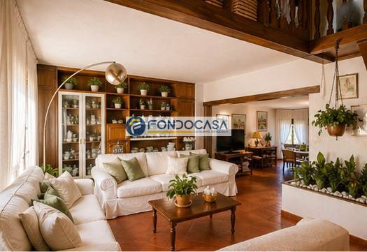 Villa quadrifamiliare in vendita a Forte dei Marmi, Centro