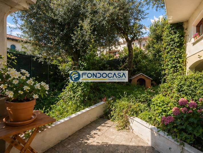 Villa quadrifamiliare in vendita a Forte dei Marmi, Centro