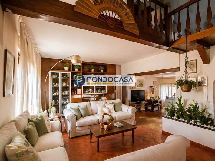 Villa quadrifamiliare in vendita a Forte dei Marmi, Centro
