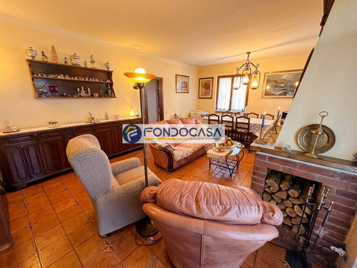 Casa semindipendente in vendita a Forte dei Marmi, Vittoria Apuana