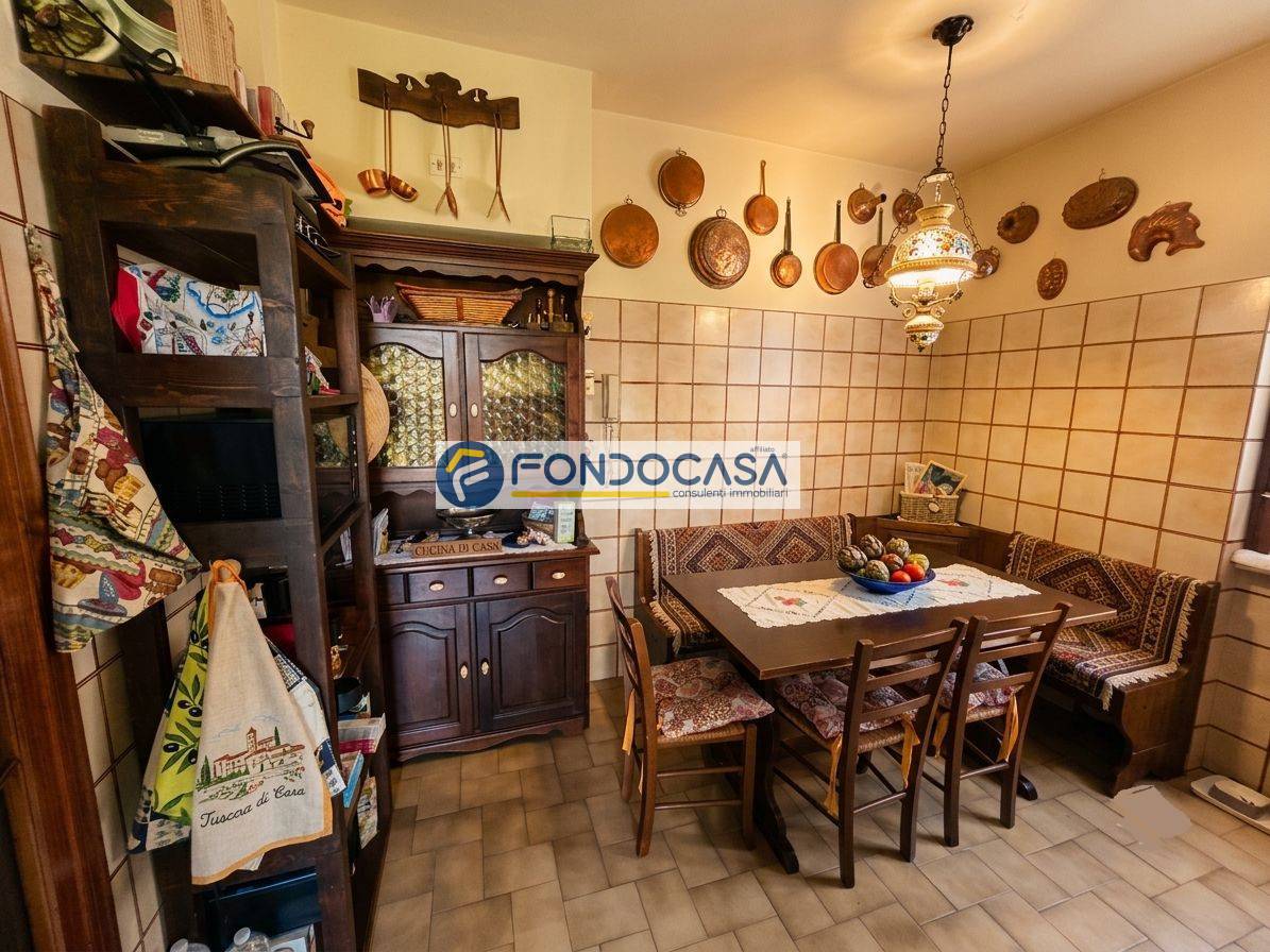 Casa semindipendente in vendita a Forte dei Marmi, Vittoria Apuana