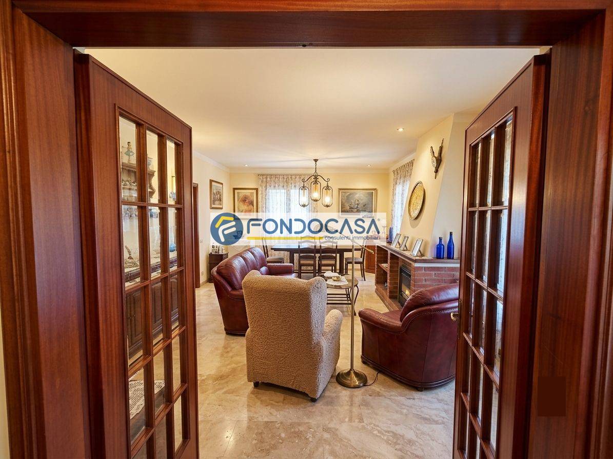 Casa semindipendente in vendita a Forte dei Marmi, Vittoria Apuana