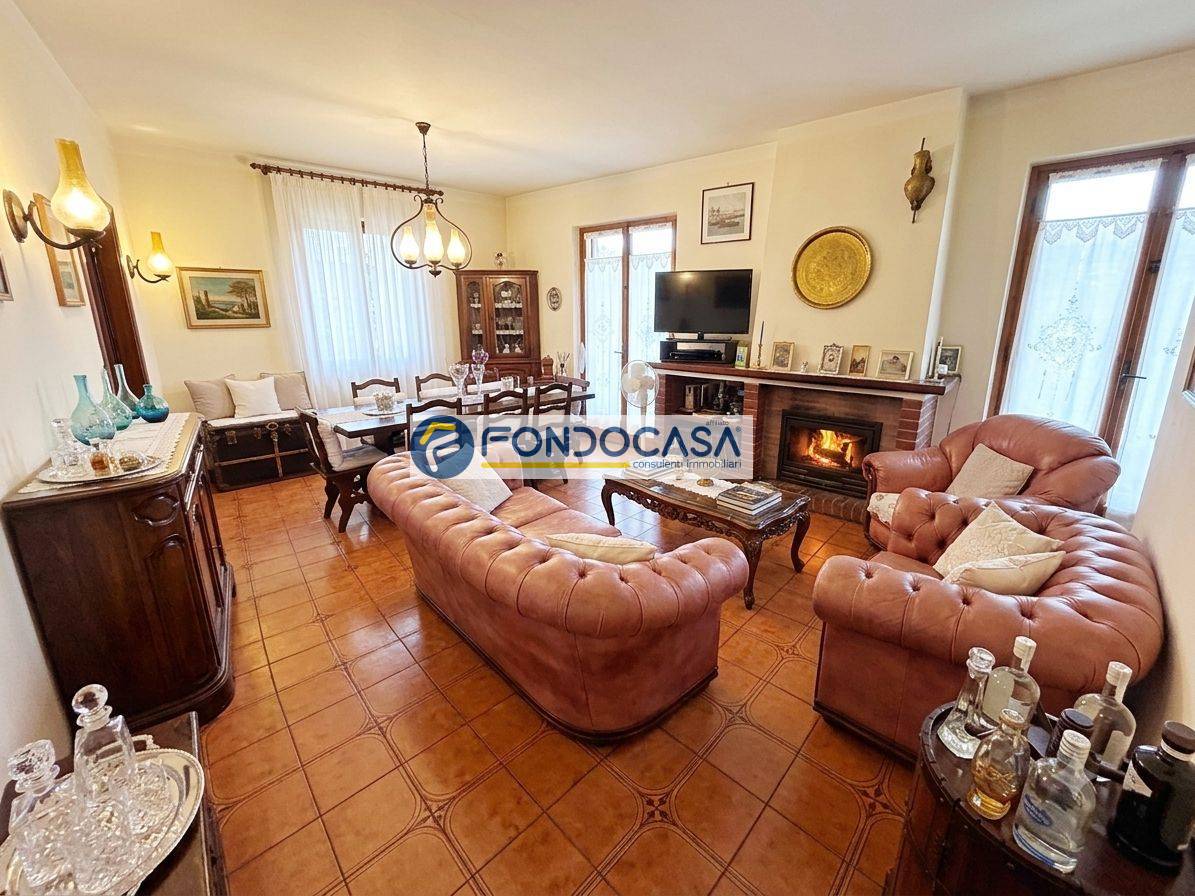 Casa semindipendente in vendita a Forte dei Marmi, Vittoria Apuana
