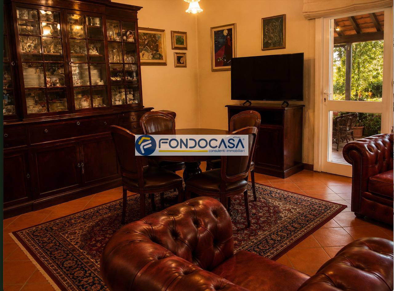 Villa bifamiliare in vendita a Pietrasanta, Marina di Pietrasanta