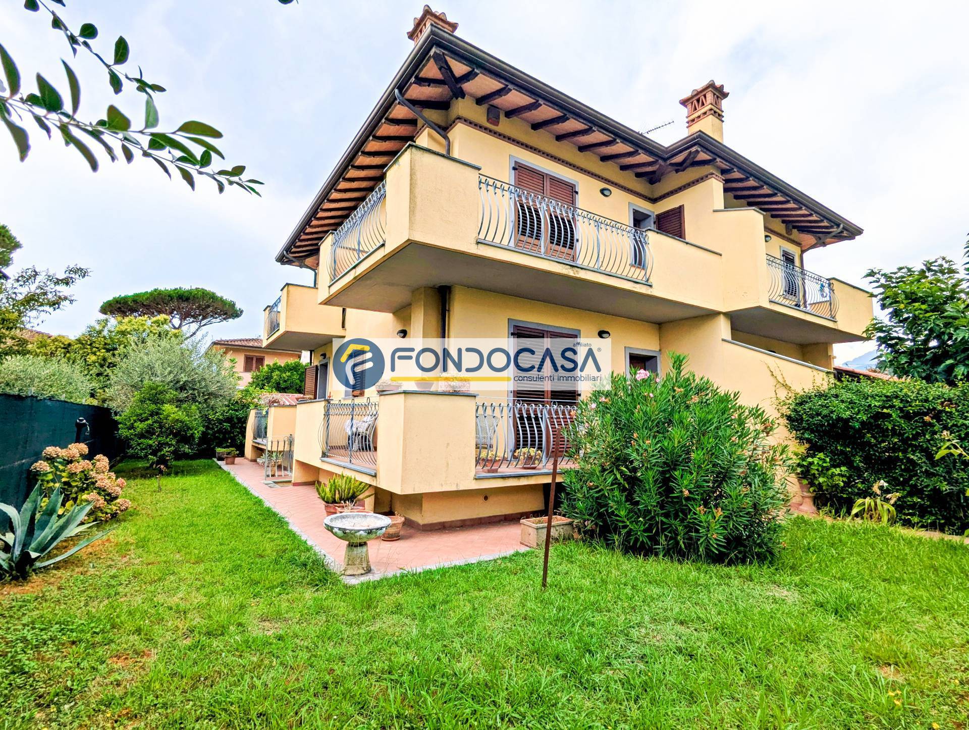 Villa bifamiliare in vendita a Pietrasanta, Marina di Pietrasanta