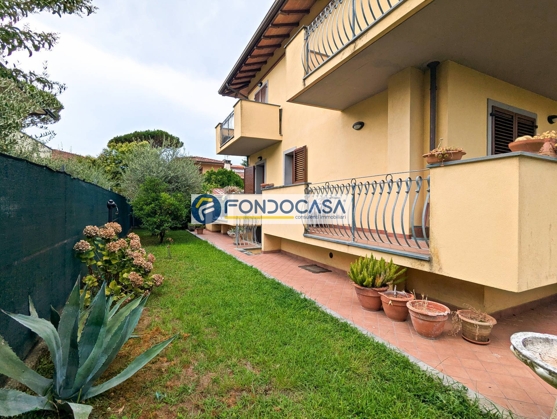 Villa bifamiliare in vendita a Pietrasanta, Marina di Pietrasanta
