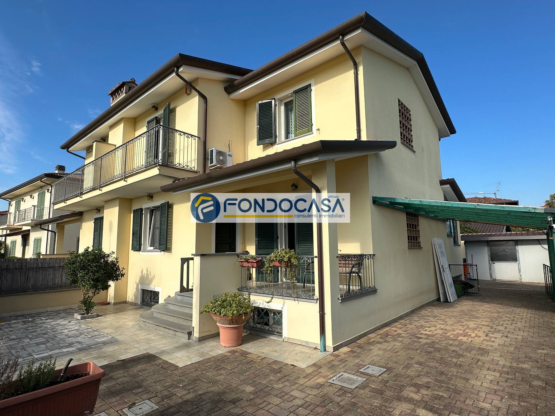 Villa bifamiliare in vendita a Camaiore, Capezzano Pianore