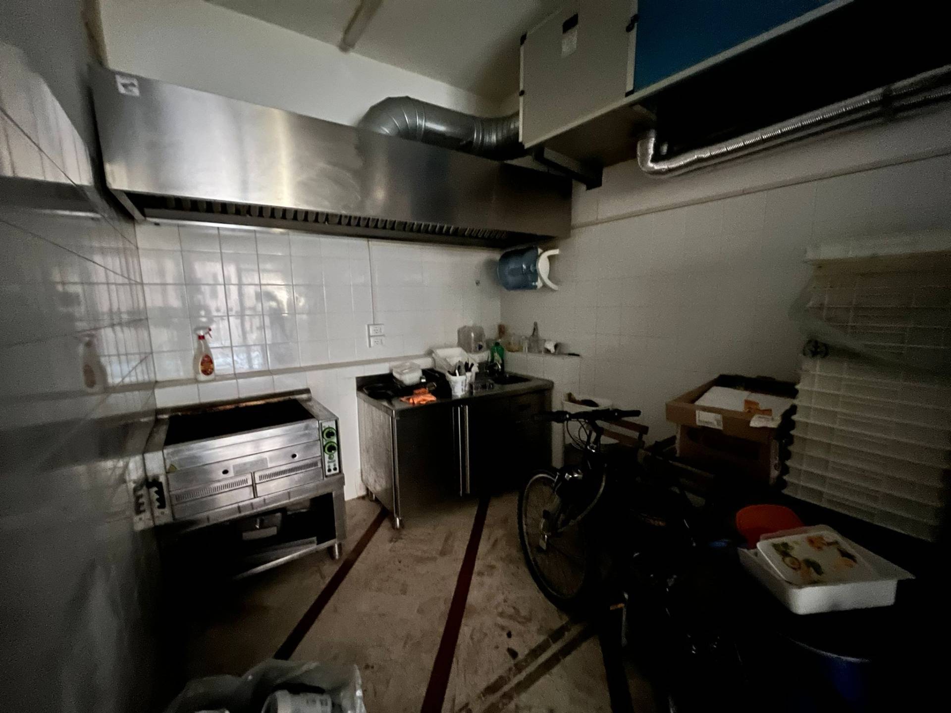 Fondo Commerciale in affitto a Pisa, San Francesco