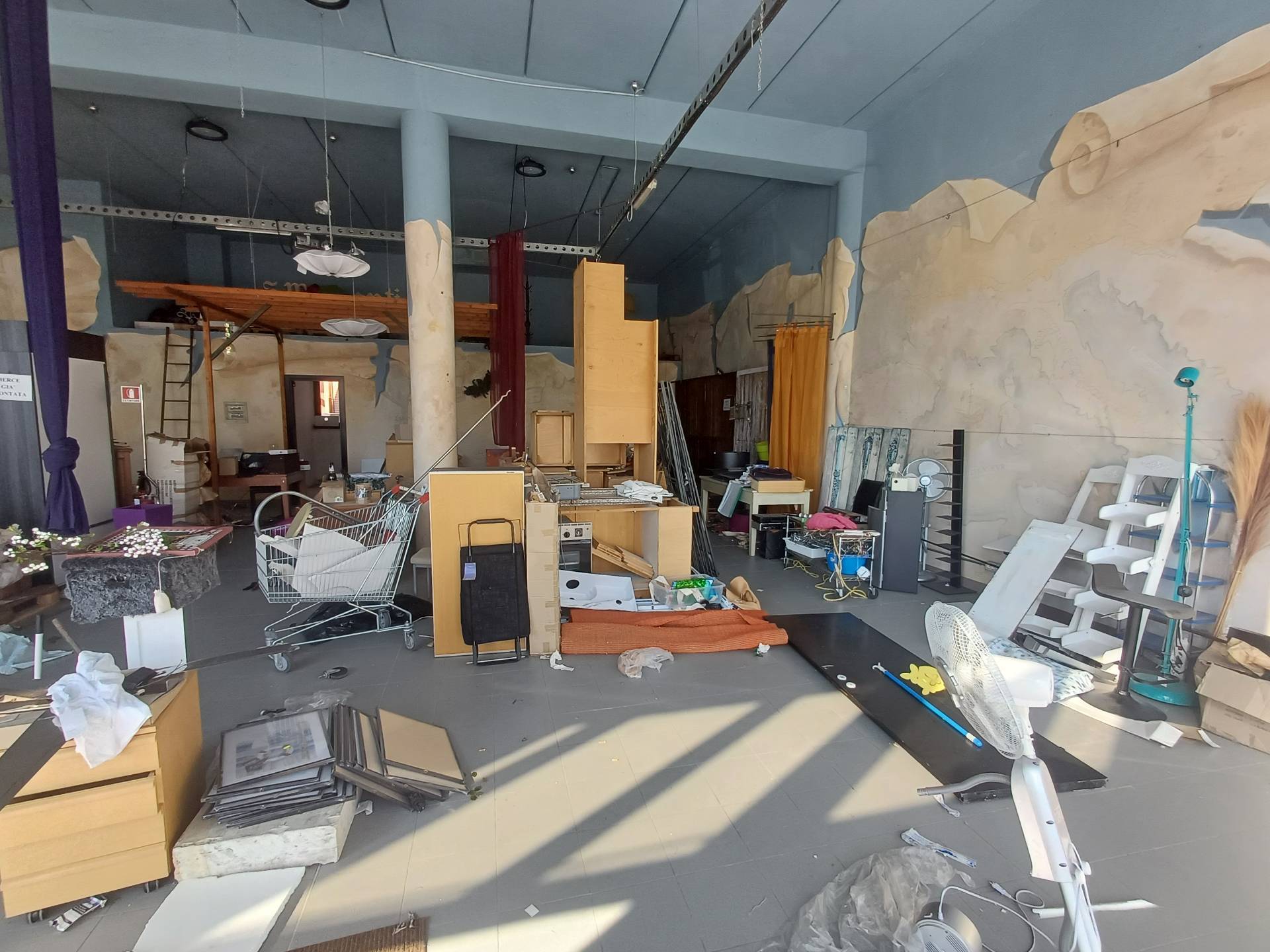 Fondo Commerciale in vendita a San Giuliano Terme, La Fontina