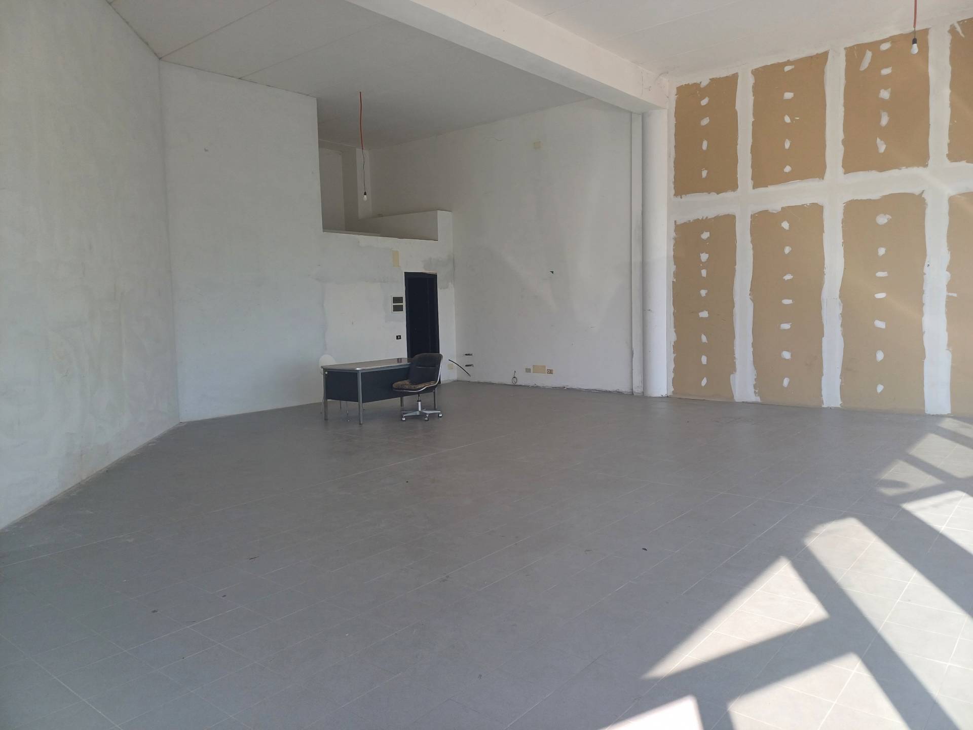 Fondo Commerciale in vendita a San Giuliano Terme, La Fontina