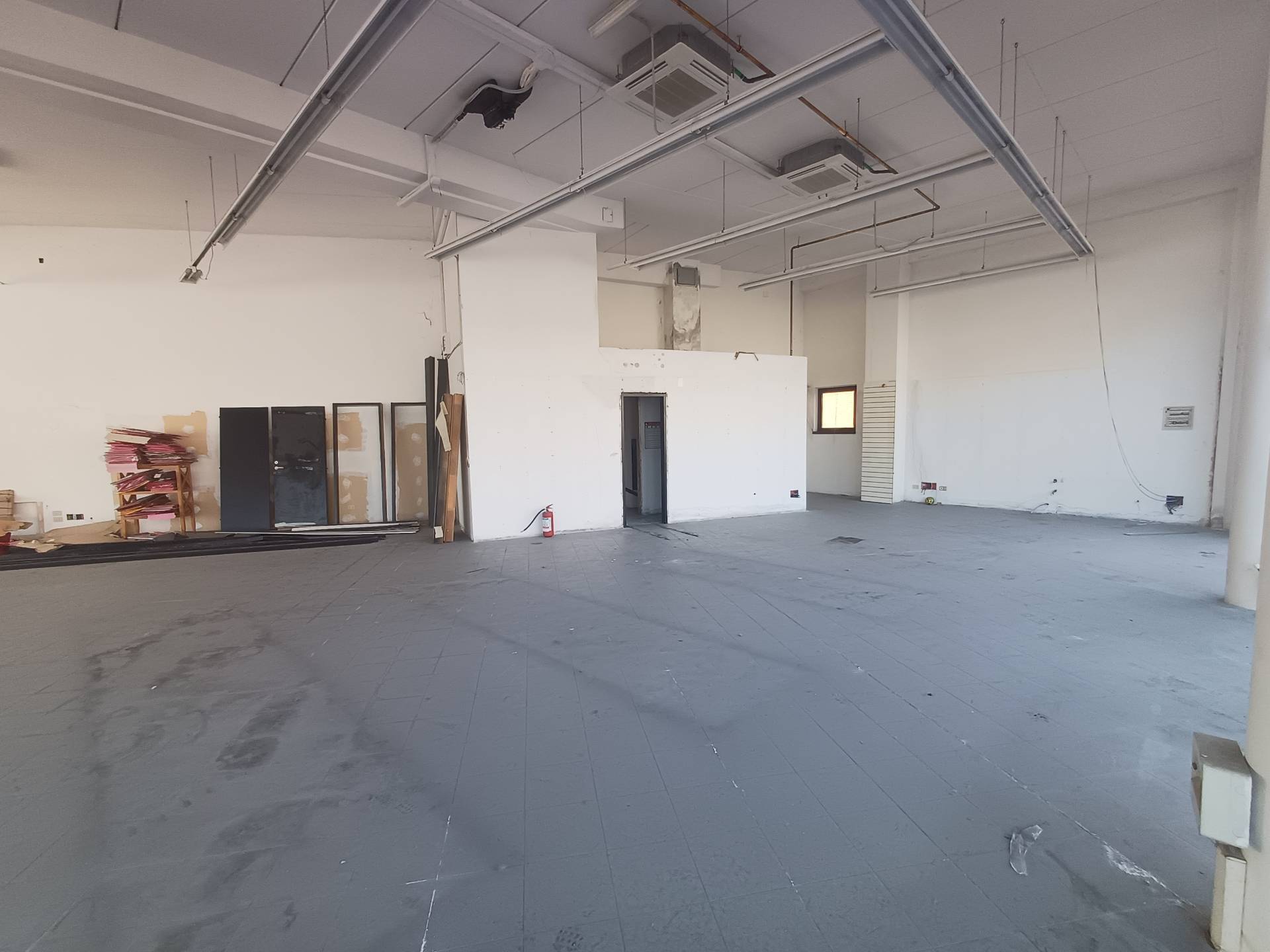 Fondo Commerciale in vendita a San Giuliano Terme, La Fontina