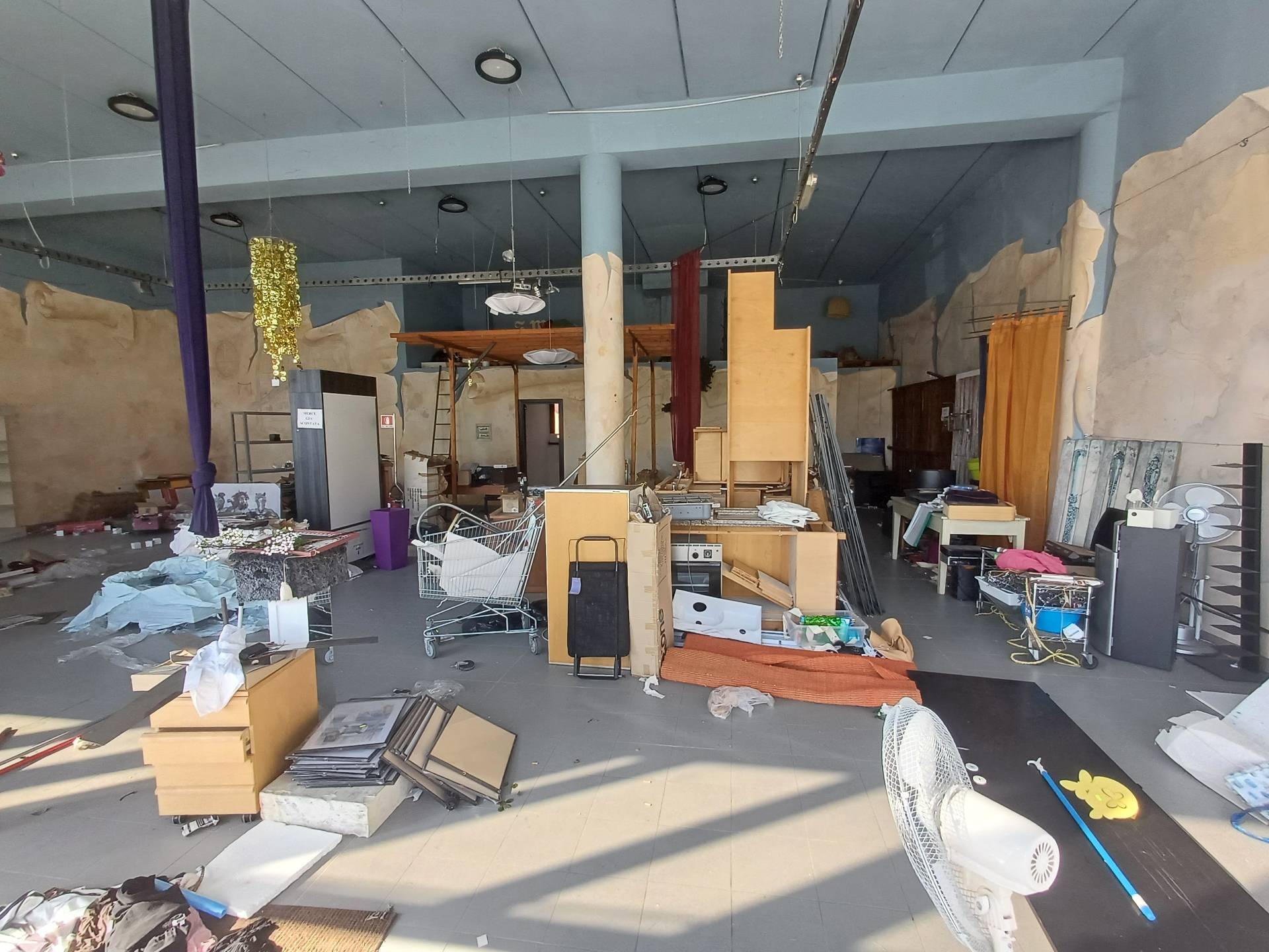 Fondo Commerciale in vendita a San Giuliano Terme, La Fontina