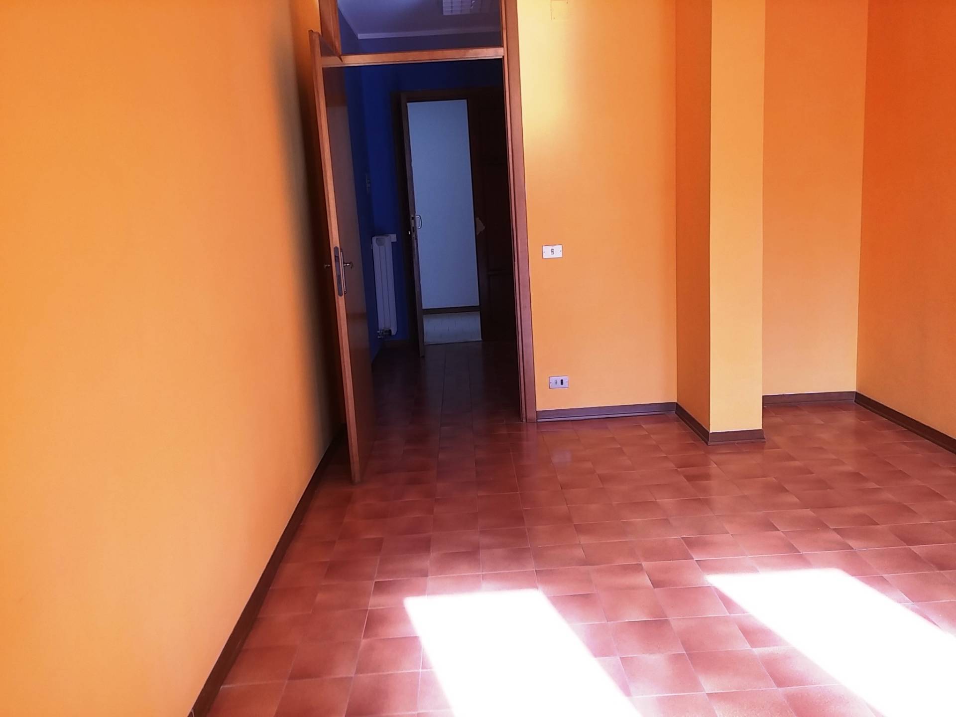 Ufficio in affitto a Cascina