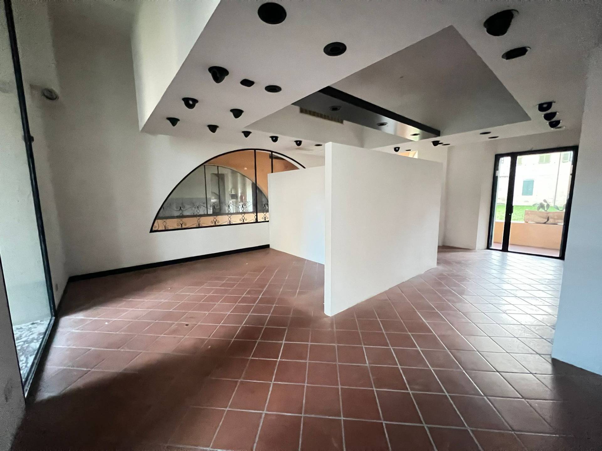 Fondo Commerciale in affitto a Pisa, San Martino