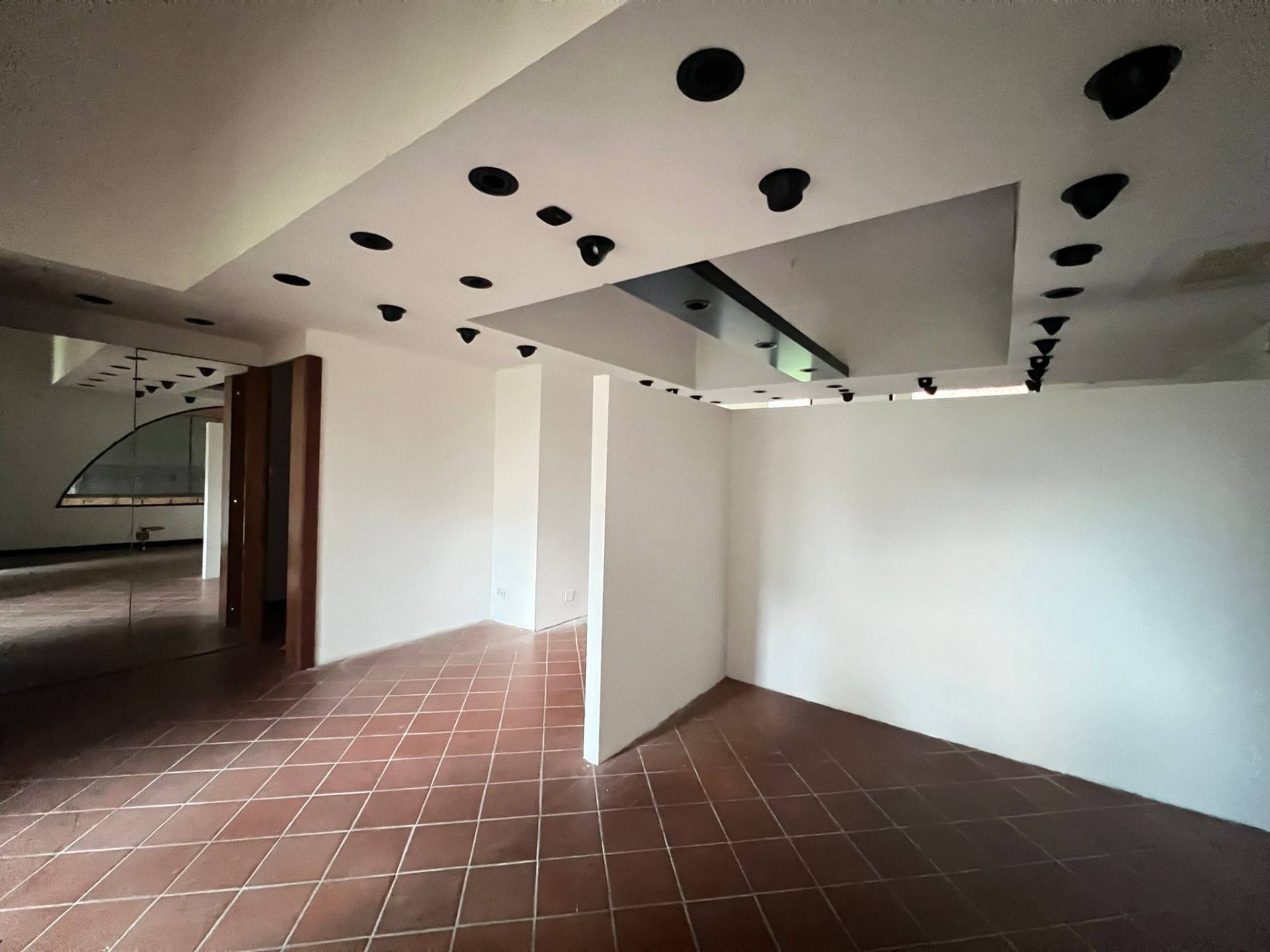 Fondo Commerciale in affitto a Pisa, San Martino