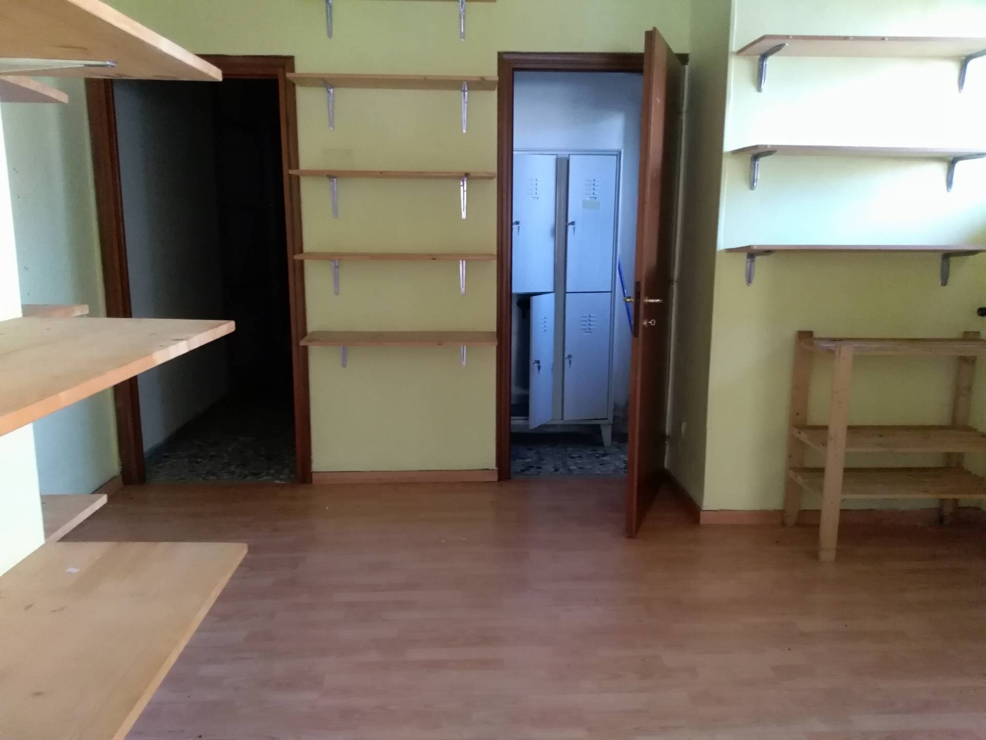 Fondo Commerciale in affitto a Pisa, Oratoio