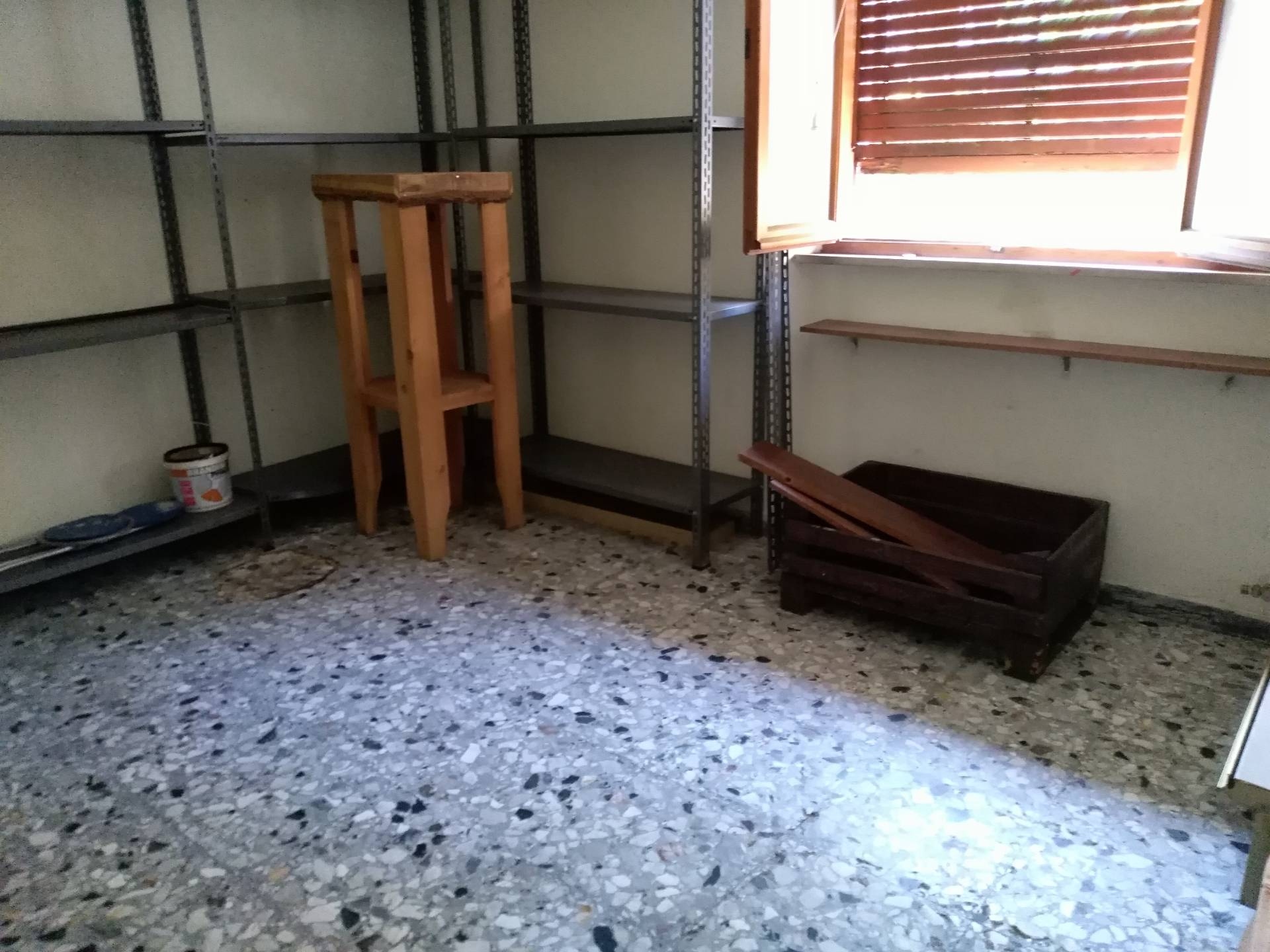 Fondo Commerciale in affitto a Pisa, Oratoio