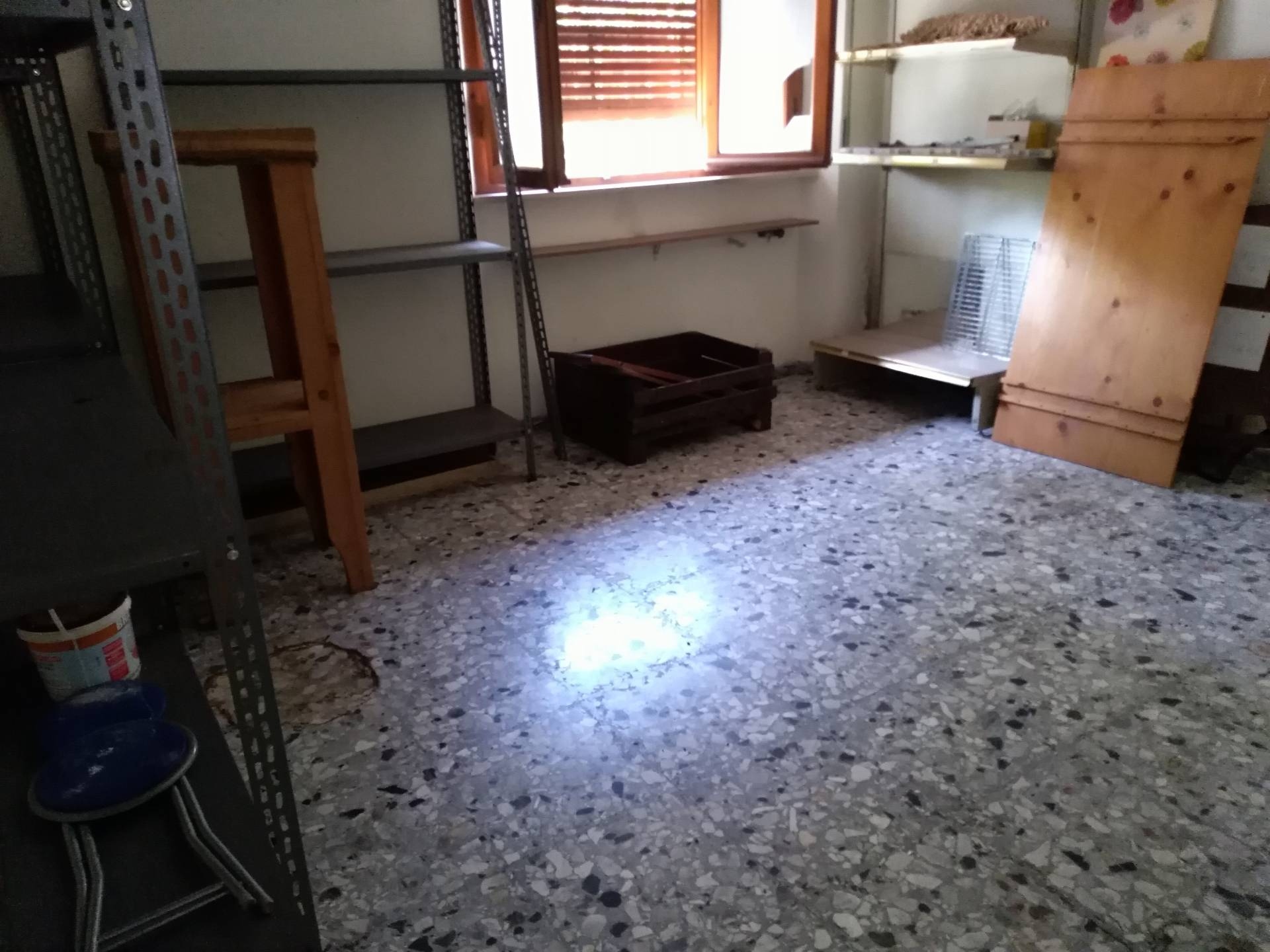 Fondo Commerciale in affitto a Pisa, Oratoio