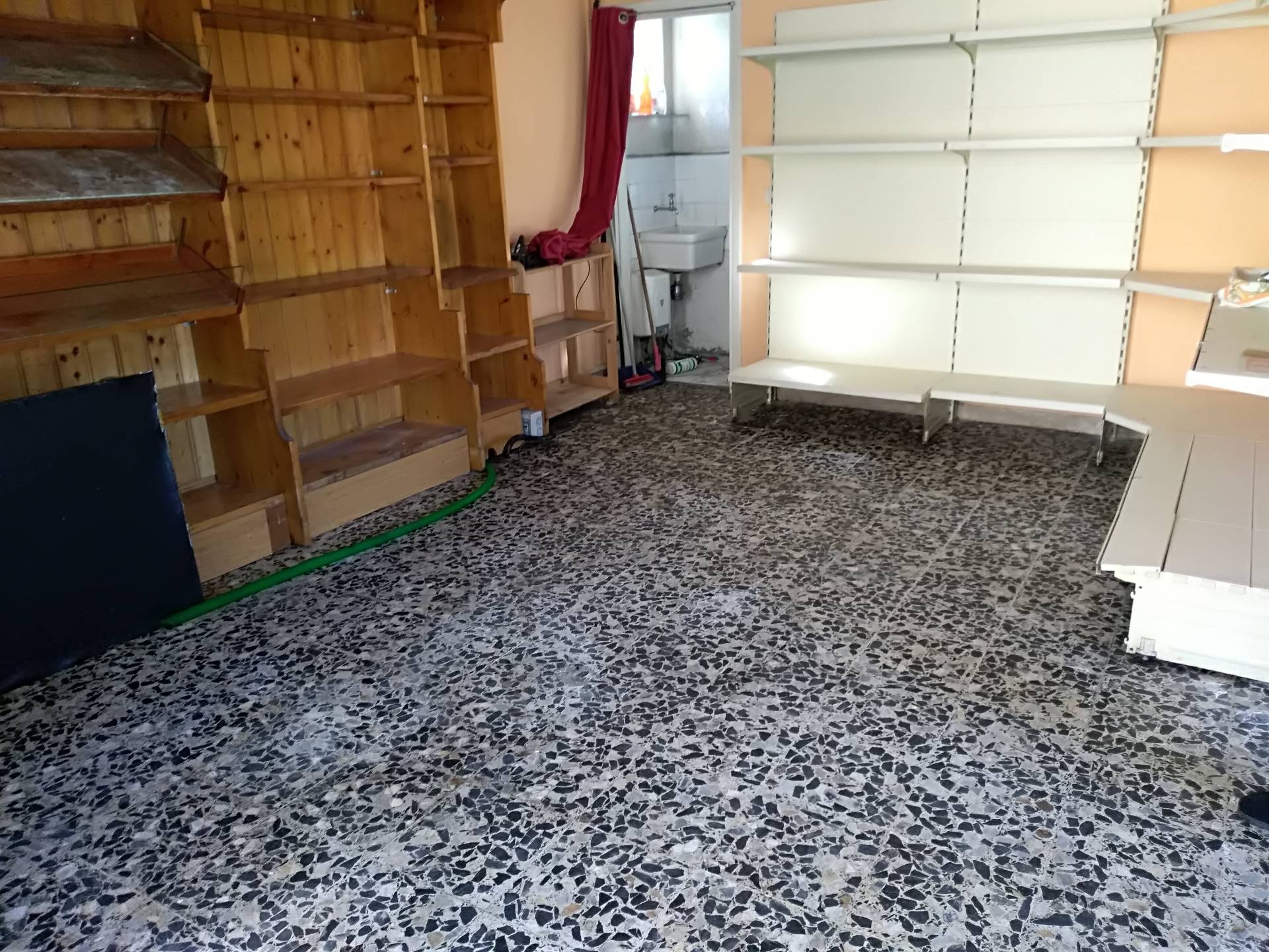 Fondo Commerciale in affitto a Pisa, Oratoio